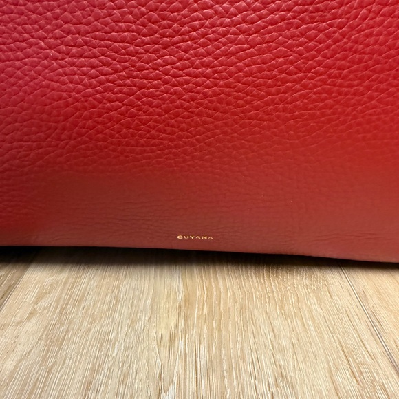 Cuyana Classic Structured Tote Large Red Pebbled Leather Minimalist Bag - Picture 4 of 16